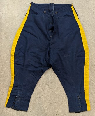 Lot 664 - A collection of Militaria to include an...