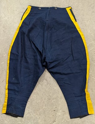 Lot 664 - A collection of Militaria to include an...