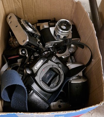 Lot 669 - Box - assorted SLR cameras and camera bodies...