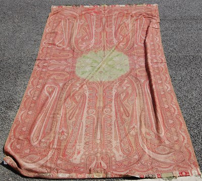 Lot 399 - A late 19th / early 20th century Paisley shawl,...