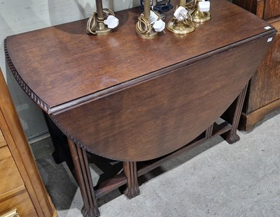 Lot 806 - A 20th century mahogany drop-leaf dining table,...