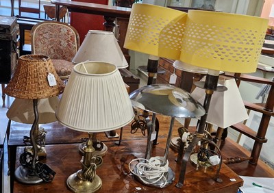 Lot 900 - A collection of nine assorted table lamps and...