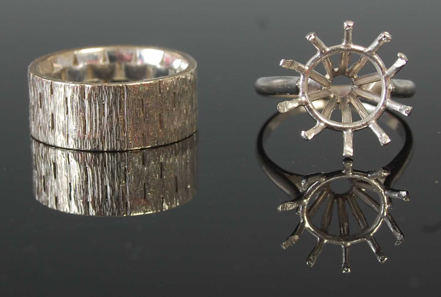 Lot 306 - A 9ct white gold ring, size M, 6.1 grams;...