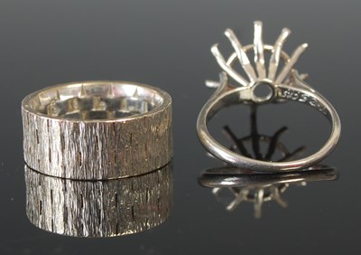 Lot 306 - A 9ct white gold ring, size M, 6.1 grams;...