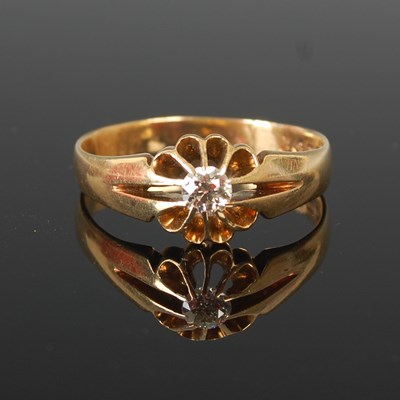 Lot 306E - An 18ct gold and diamond single stone...