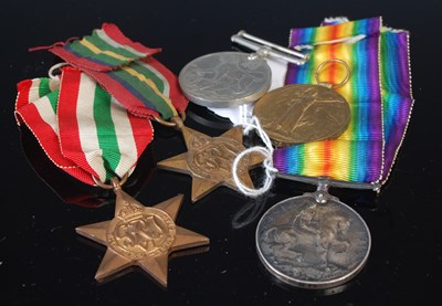 Lot 350 - A group of World War I and II medals to...