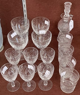 Lot 15 - A collection of glassware to include an...