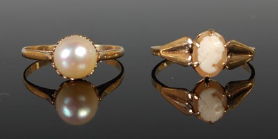 Lot 35 - A 9ct gold and pearl single stone ring, size P,...