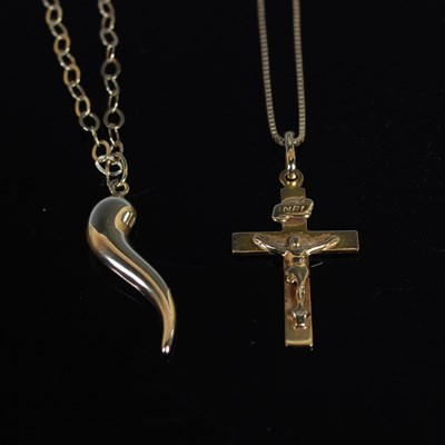 Lot 89 - A 9ct gold necklace suspending cross pendant,...