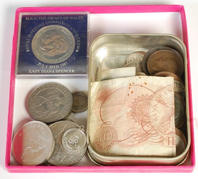 Lot 105 - A collection of assorted vintage coinage and...