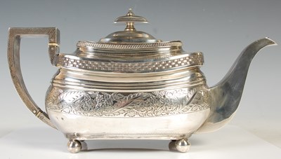 Lot 118 - A George III silver teapot, London 1808,...