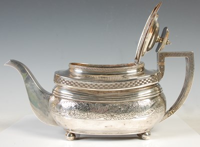 Lot 118 - A George III silver teapot, London 1808,...