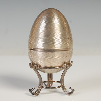 Lot 155 - An Elizabeth II silver easter egg, London 1992,...