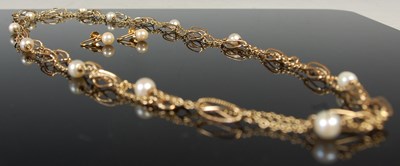 Lot 200 - A 9ct gold and pearl necklace, gross weight 10....