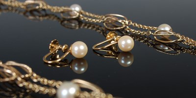 Lot 200 - A 9ct gold and pearl necklace, gross weight 10....