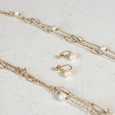 Lot 200 - A 9ct gold and pearl necklace, gross weight 10....