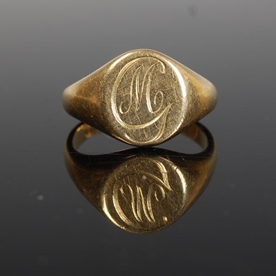 Lot 297 - An 18ct gold signet ring, engraved with...