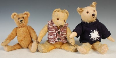 Lot 356 - Three vintage teddy bears to include an early...