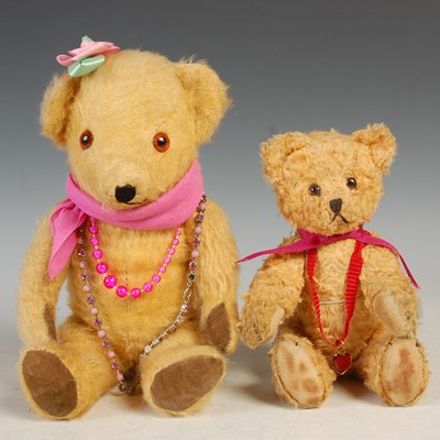 Lot 358 - Two early 20th century teddy bears, known as...