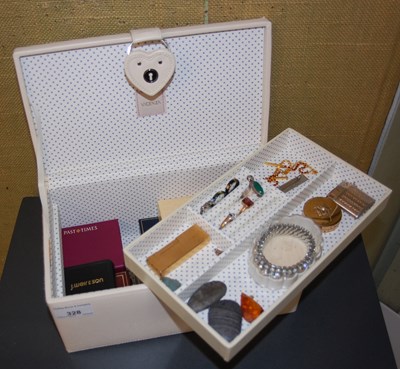 Lot 328 - A white Vicenza jewellery box containing a...