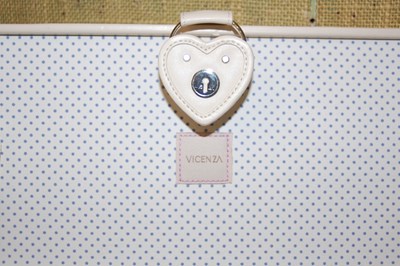 Lot 328 - A white Vicenza jewellery box containing a...