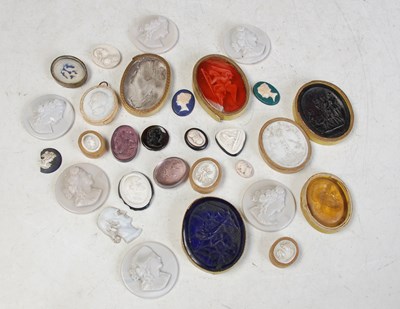 Lot 335 - A collection of assorted oval and circular...