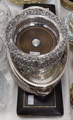 Lot 424 - A collection of EP ware to include cased three...