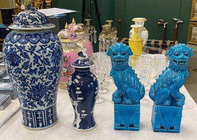 Lot 449 - A group of Chinese porcelain, Qing Dynasty and...