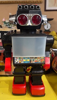 Lot 473 - A vintage boxed Saturn 13" Giant Walking Robot,...