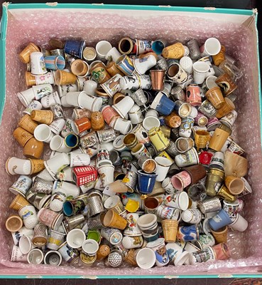 Lot 509 - A box containing a large collection of...
