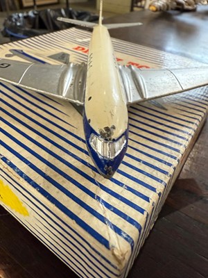 Lot 511 - A collection of assorted vintage boxed Dinky...