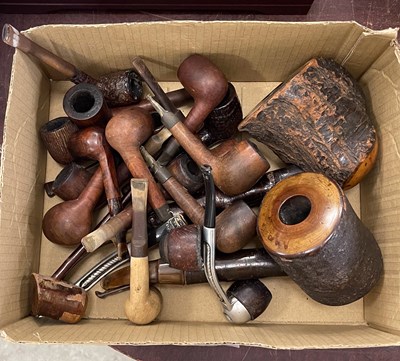 Lot 521 - Box - collection of assorted pipes.
