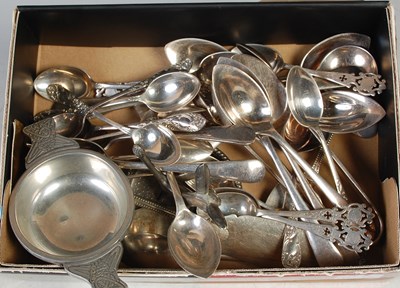 Lot 556 - Box - assorted EP teaspoons, pewter quaich, etc.