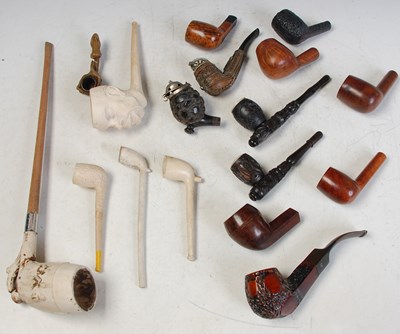 Lot 560A - A collection of assorted vintage pipes, to...