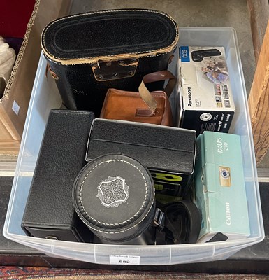 Lot 582 - Box - assorted items to include a cased pair...