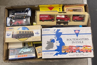 Lot 597 - Box - assorted boxed model cars to include...