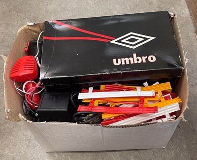 Lot 604 - Box - assorted vintage Scalextric to include...