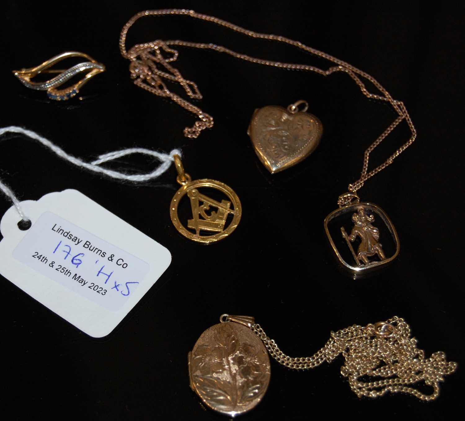 Lot 176 - A group of 9ct gold jewellery to include...