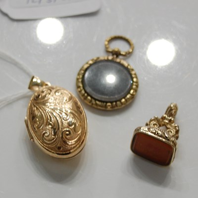 Lot 34A - A 9ct gold oval locket, gross weight 3.3 grams;...