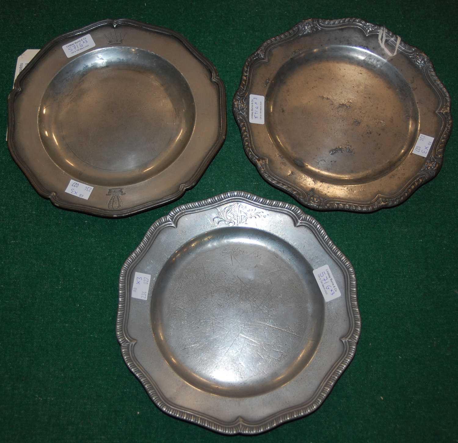 Lot 571 - A mid 18th century pewter dinner plate, the...