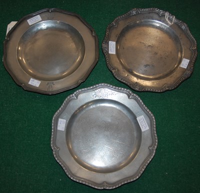 Lot 571G - A mid 18th century pewter dinner plate, the...