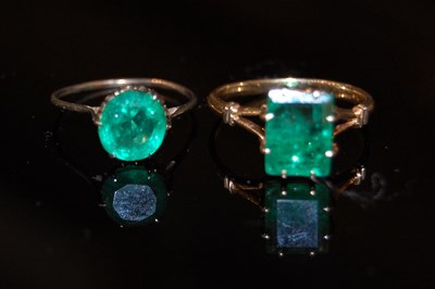 Lot 177D - A yellow metal and emerald single stone ring...