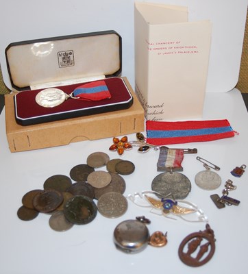 Lot 246A - A small collection of assorted items to...