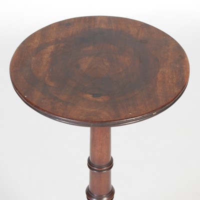 Lot 92 - An early 19th century mahogany occasional...