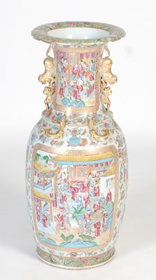 Lot 809 - A large and impressive Chinese porcelain...