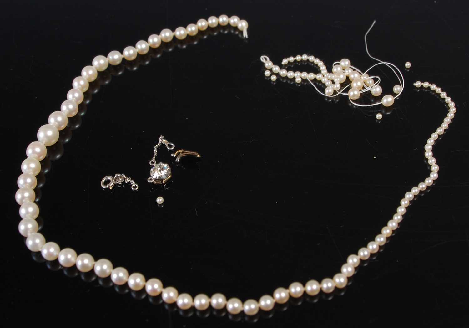 Lot 614 - A single-strand graduated pearl necklace, for...