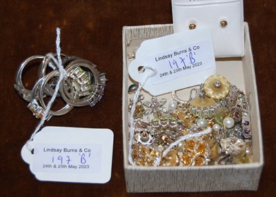 Lot 197B - A collection of assorted jewellery to include...