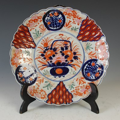 Lot 843 - A Japanese Imari porcelain dish, late 19th/...