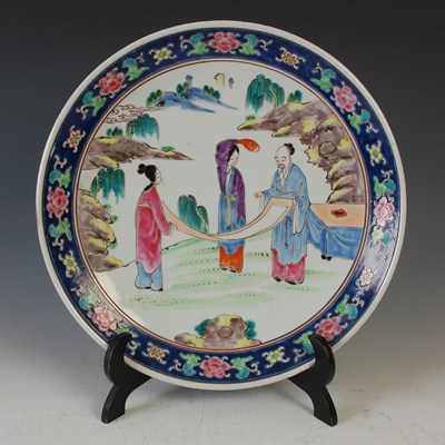 Lot 851 - A Japanese porcelain charger, late 19th/ early...