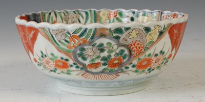 Lot 845 - A Japanese Imari porcelain bowl, late 19th/...